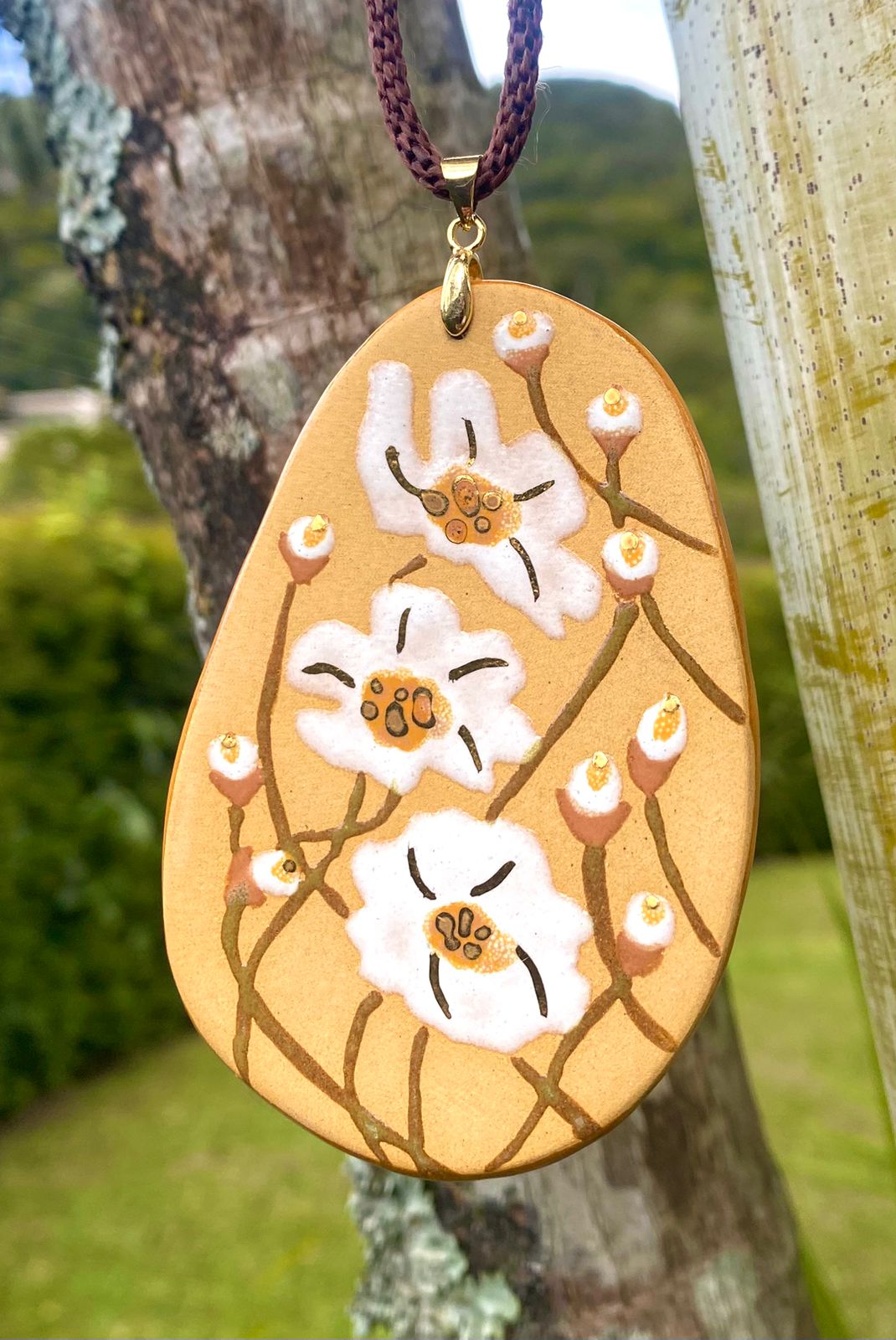 Colar Flores Brancas