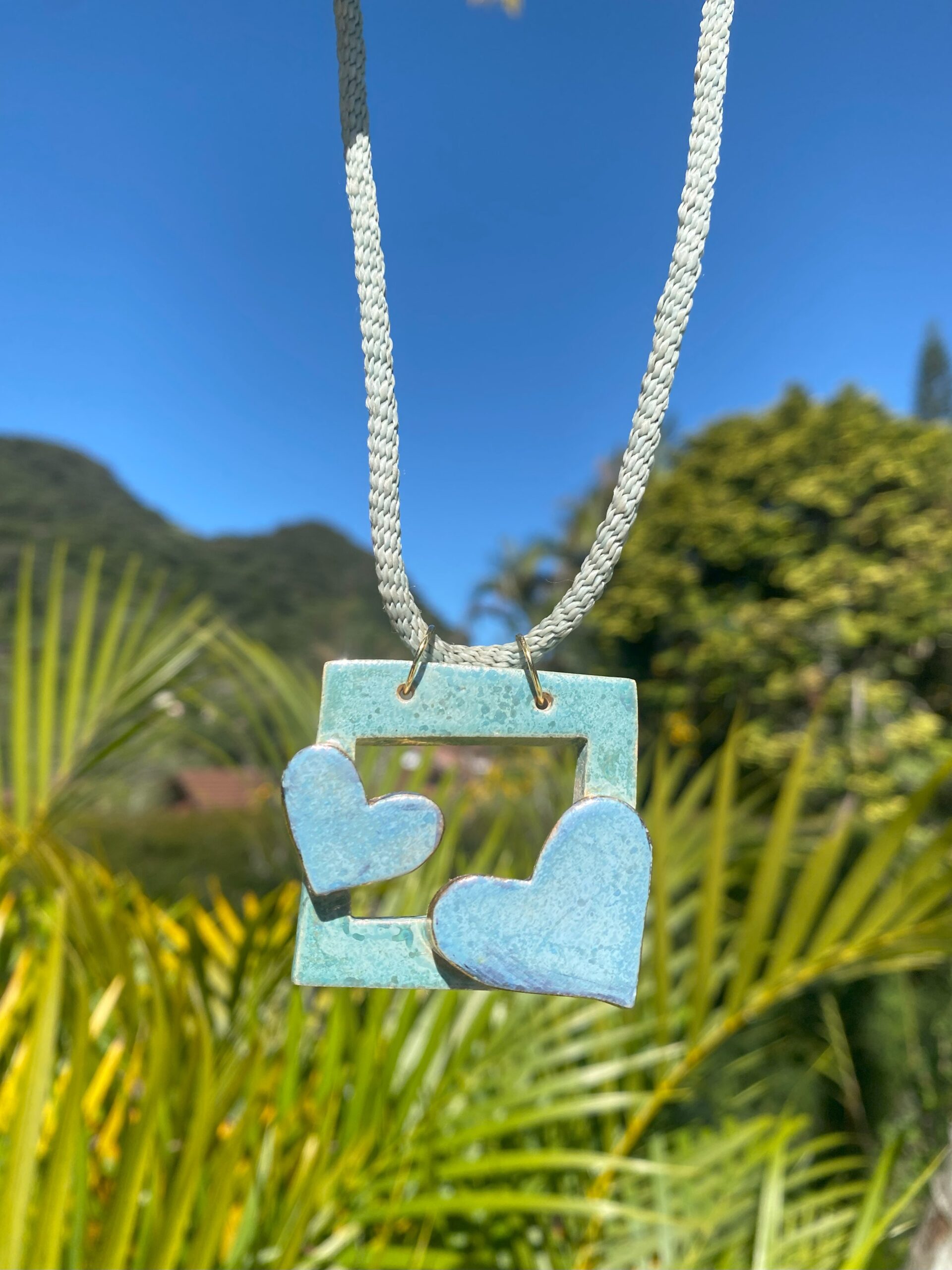 Colar Corações Emoldurados