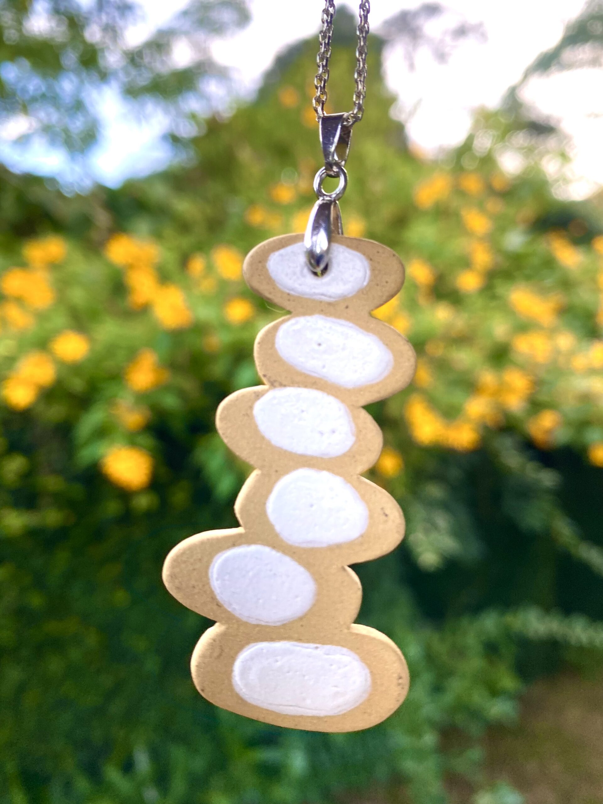 Colar Pedras Brancas